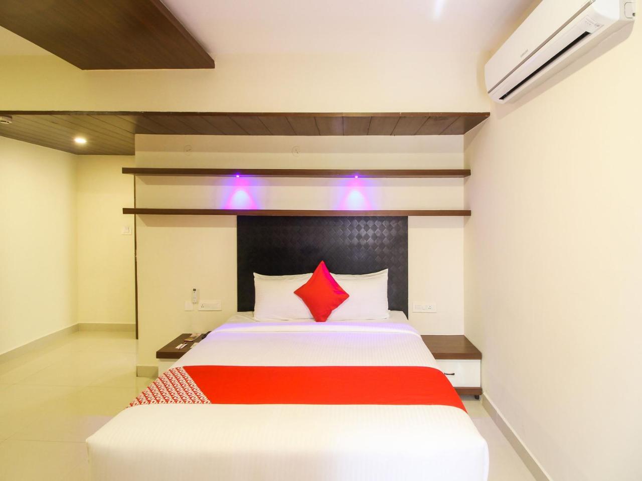 Rio Meridian Hotel Mysore Bagian luar foto