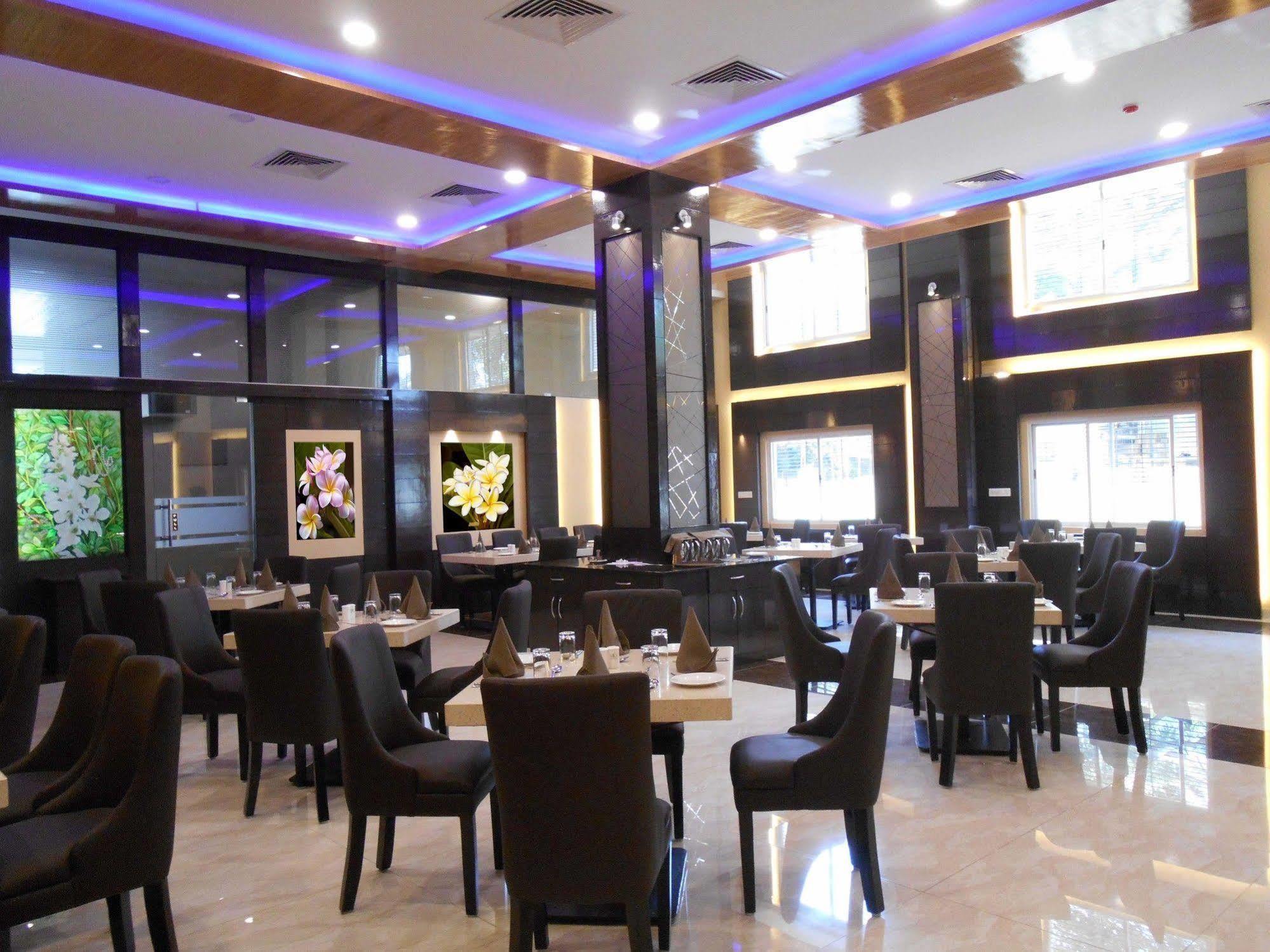 Rio Meridian Hotel Mysore Bagian luar foto