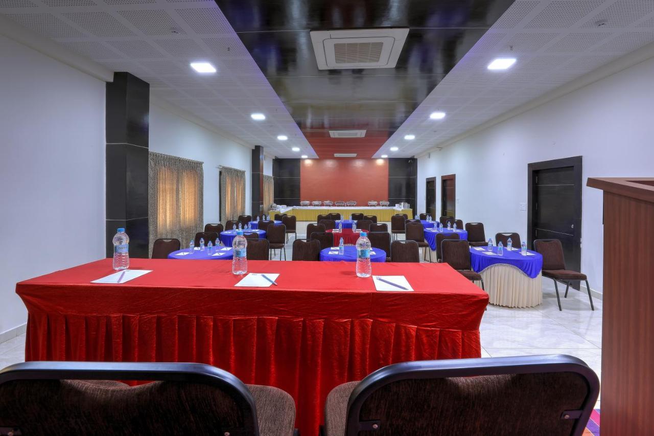 Rio Meridian Hotel Mysore Bagian luar foto