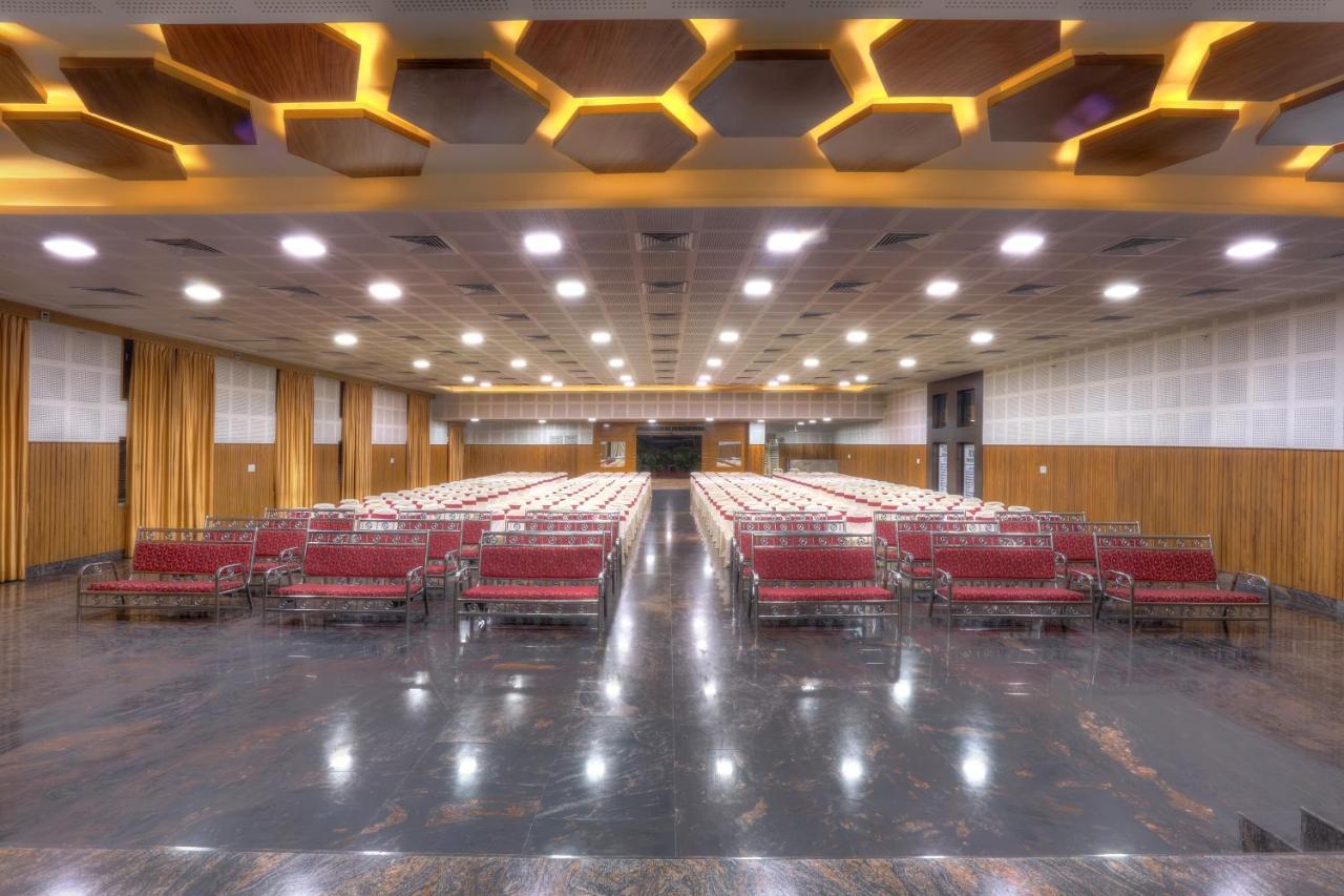 Rio Meridian Hotel Mysore Bagian luar foto