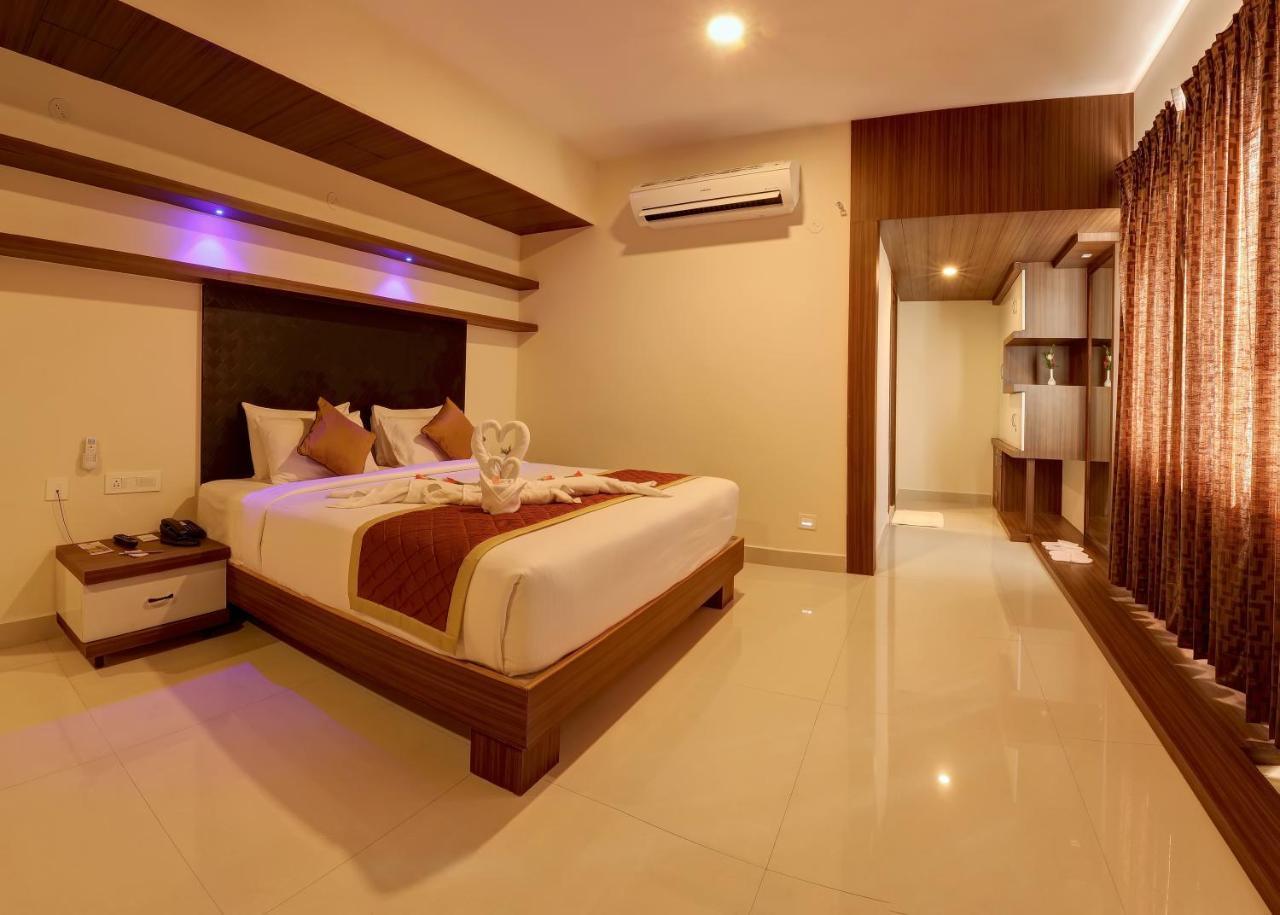 Rio Meridian Hotel Mysore Bagian luar foto